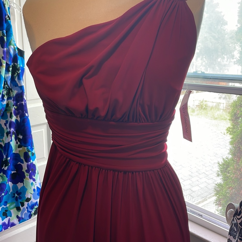 NWT Maggie London body con curve hugging dress figure flattering - Picture 3 of 10